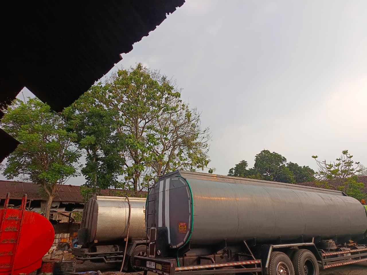 Gudang dan armada JMJ